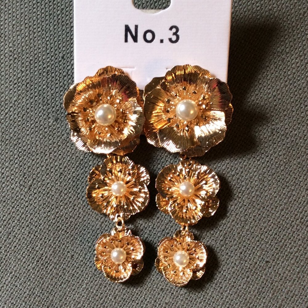 NWOT gold and pearl dangle earrings by No. 3